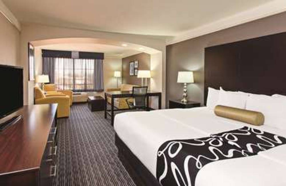 La Quinta Inn & Suites Santa Clarita - Valencia 10