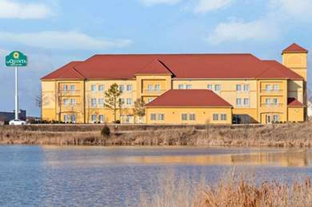 La Quinta Inn & Suites Shawnee