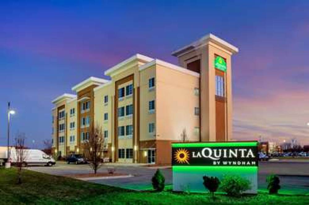 La Quinta Inn & Suites Springfield 7