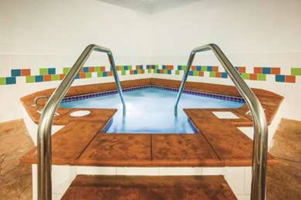 La Quinta Inn & Suites St Paul-Woodbury 8