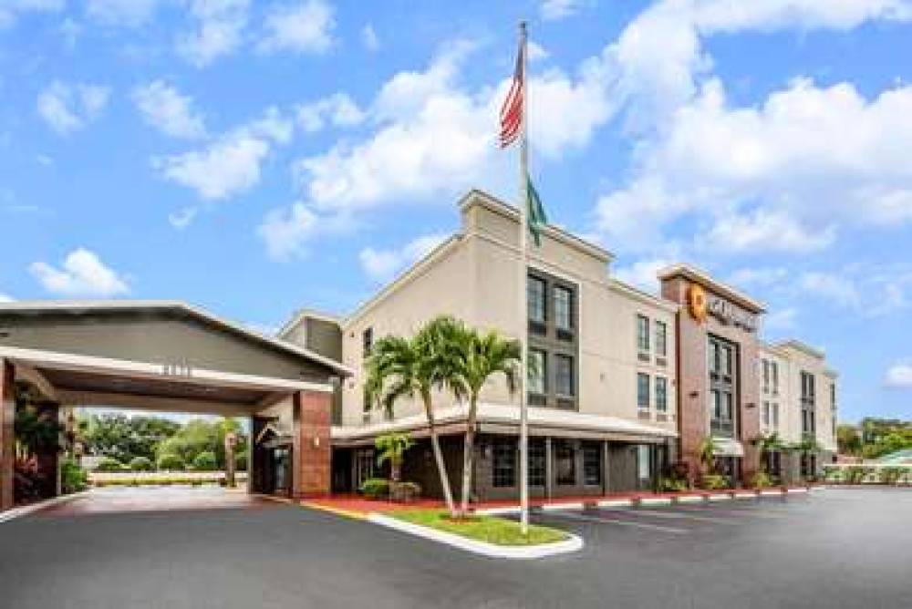 La Quinta Inn & Suites St. Petersburg Northeast 1