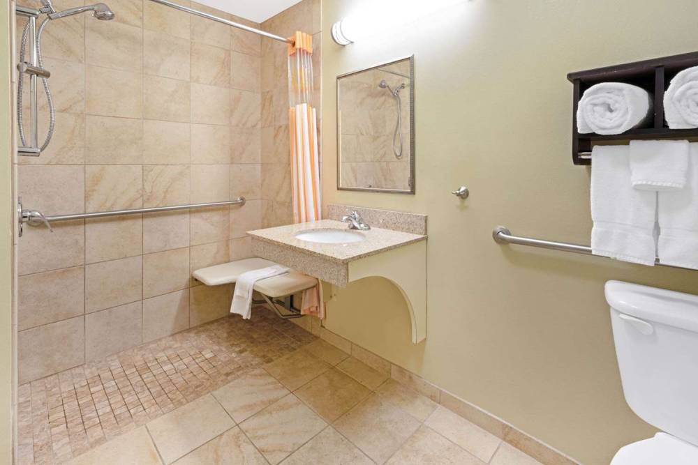 La Quinta Inn & Suites Stillwater 3