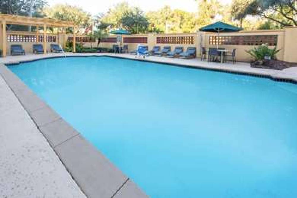 La Quinta Inn & Suites Tampa Brandon Regency Park 9