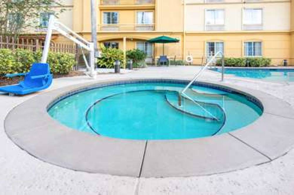 La Quinta Inn & Suites Tampa Brandon Regency Park 7