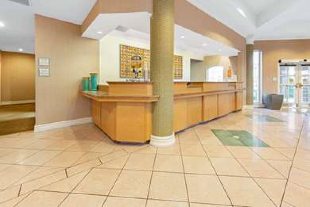 La Quinta Inn & Suites USF (Near Busch Gardens) 9