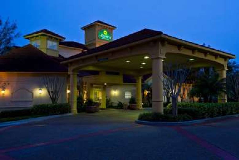 La Quinta Inn & Suites USF (Near Busch Gardens) 2