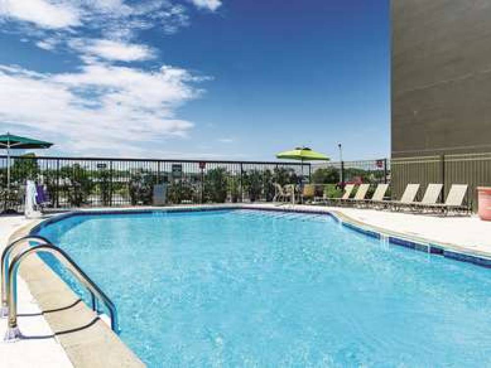 La Quinta Inn & Suites Warwick Providence Airport 10