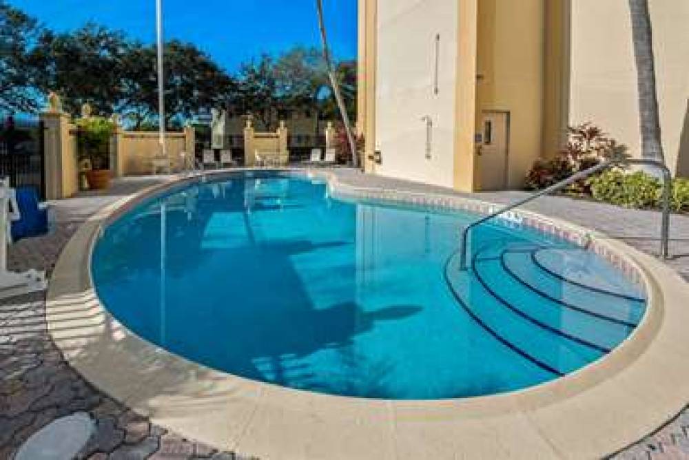 La Quinta Inn & Suites West Palm Beach I-95 7