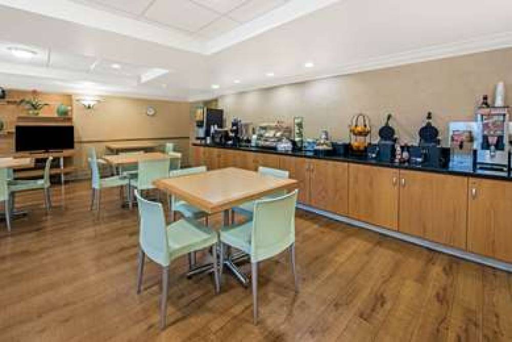 La Quinta Inn & Suites West Palm Beach I-95 8