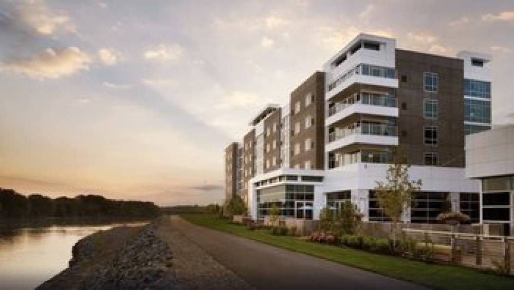 LANDING HOTEL AT RIVERS CASINO 10