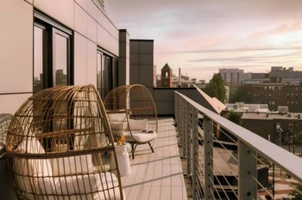 Lark Hotels 907 Main 7
