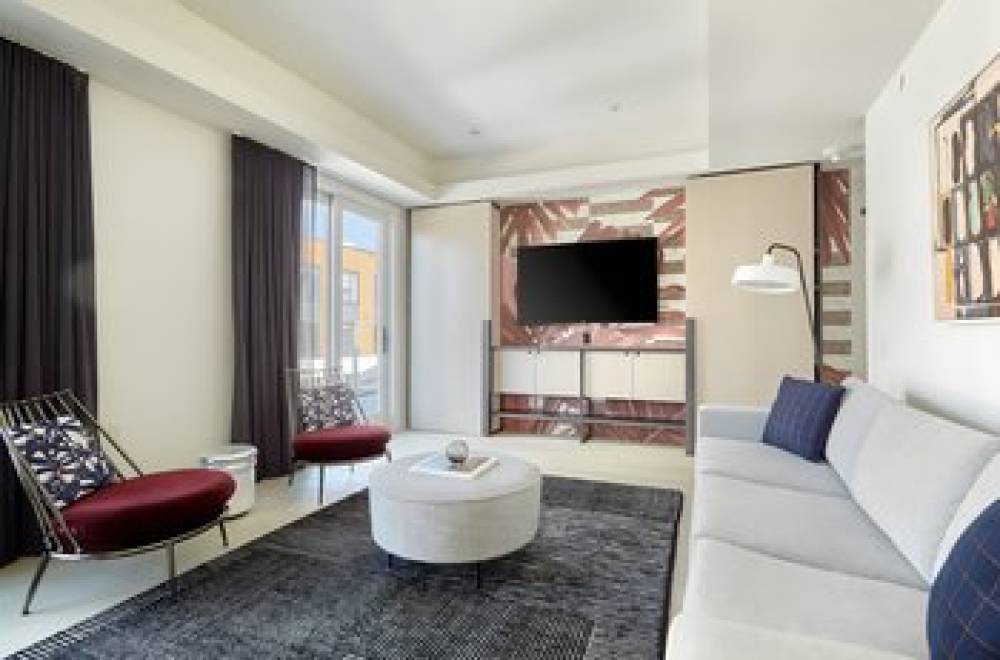 Lark Hotels 907 Main 10