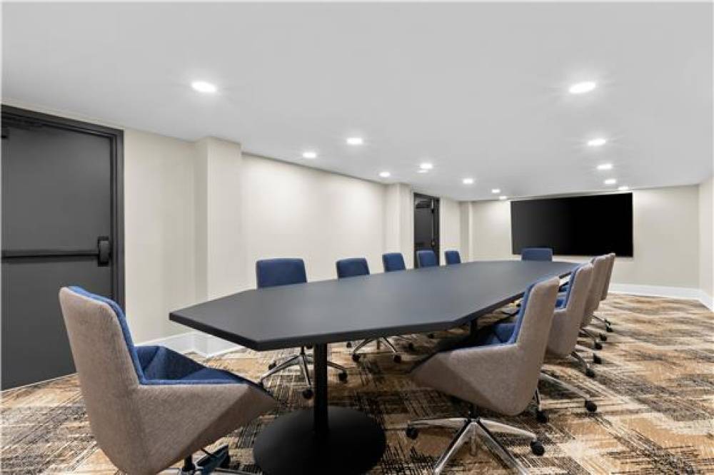 LATITUDE SUITES TINTON FALLS 7