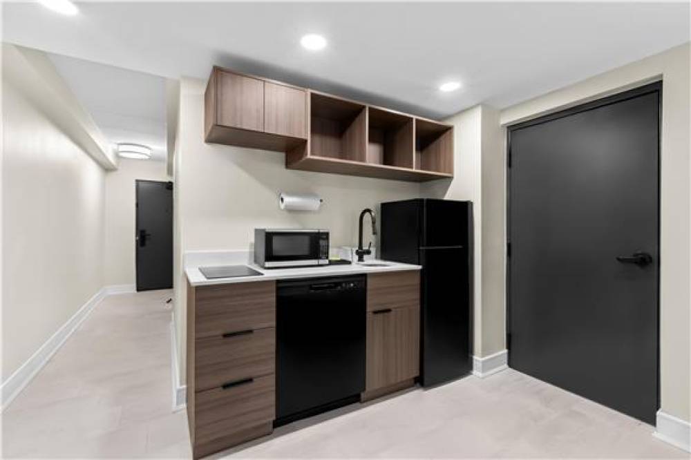 LATITUDE SUITES TINTON FALLS 5