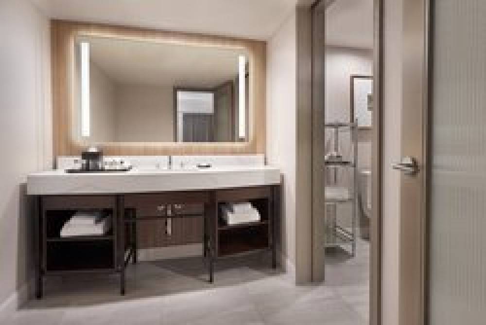 Le Centre Sheraton Montreal Hotel 5