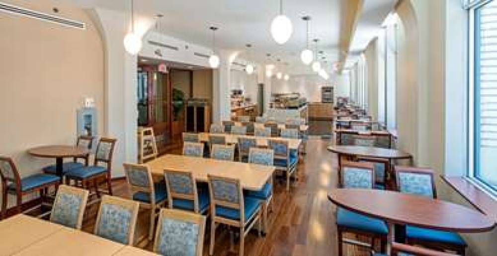 Le Square Phillips Hotel And Suites 8