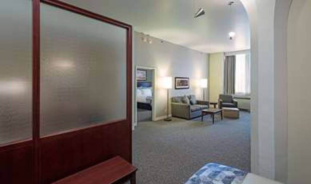 Le Square Phillips Hotel And Suites 3