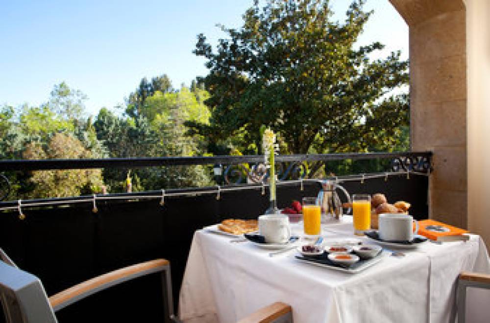 LE VALLON DE VALRUGUES AND SPA 8