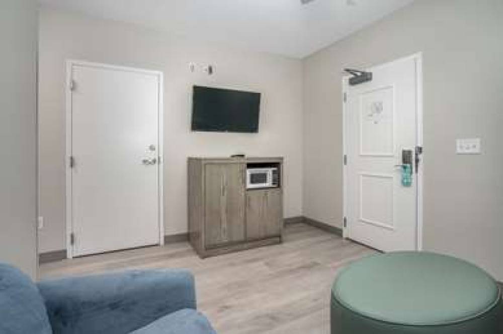 LIGHTHOUSE SUITES 9