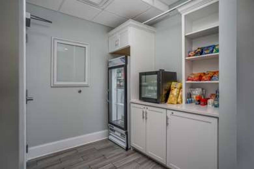 LIGHTHOUSE SUITES 5