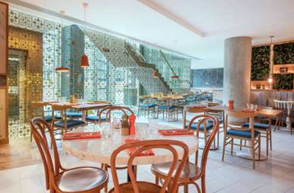 LINCOLN PLAZA LONDON CURIO HILTON 3