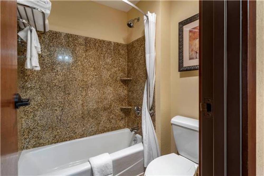 LLOYD HOTEL ASTORIA BAYFRONT AN ASC 3