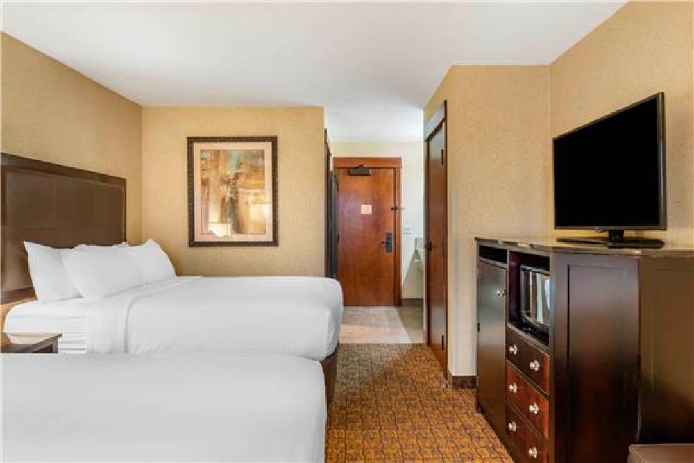 LLOYD HOTEL ASTORIA BAYFRONT AN ASC 4