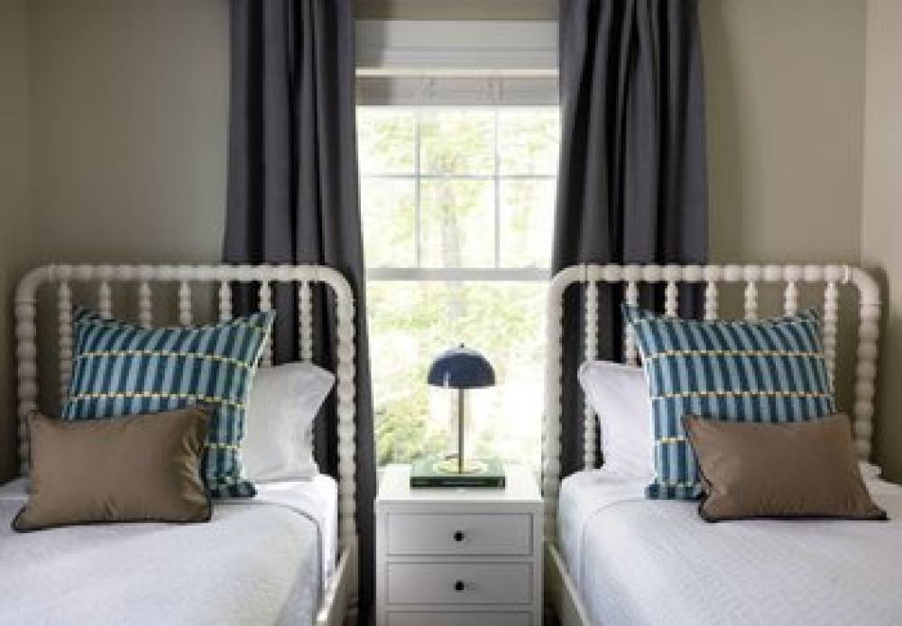 LODGE ON THE COVE 9