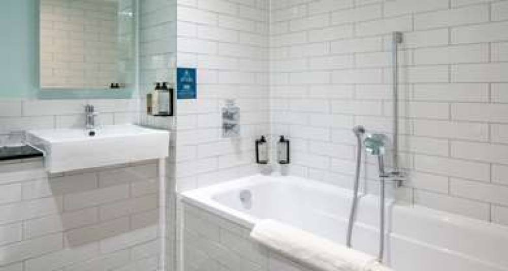 London Chigwell Prince Regent Hotel, BW Signature Collection 9