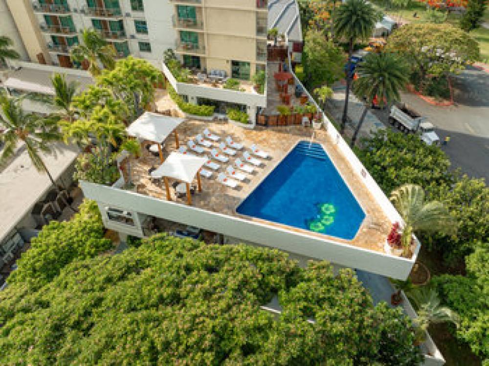 LUANA WAIKIKI HOTEL   SUITES 4