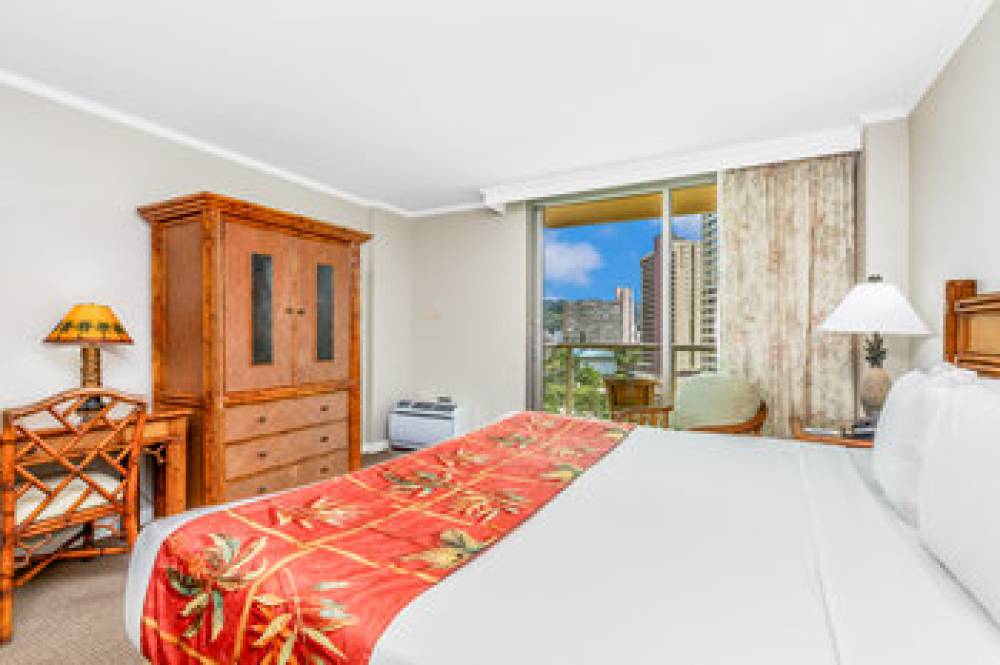 LUANA WAIKIKI HOTEL   SUITES 8