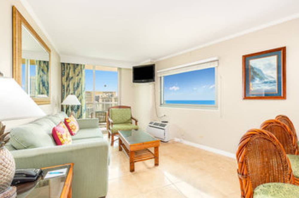 LUANA WAIKIKI HOTEL   SUITES 9