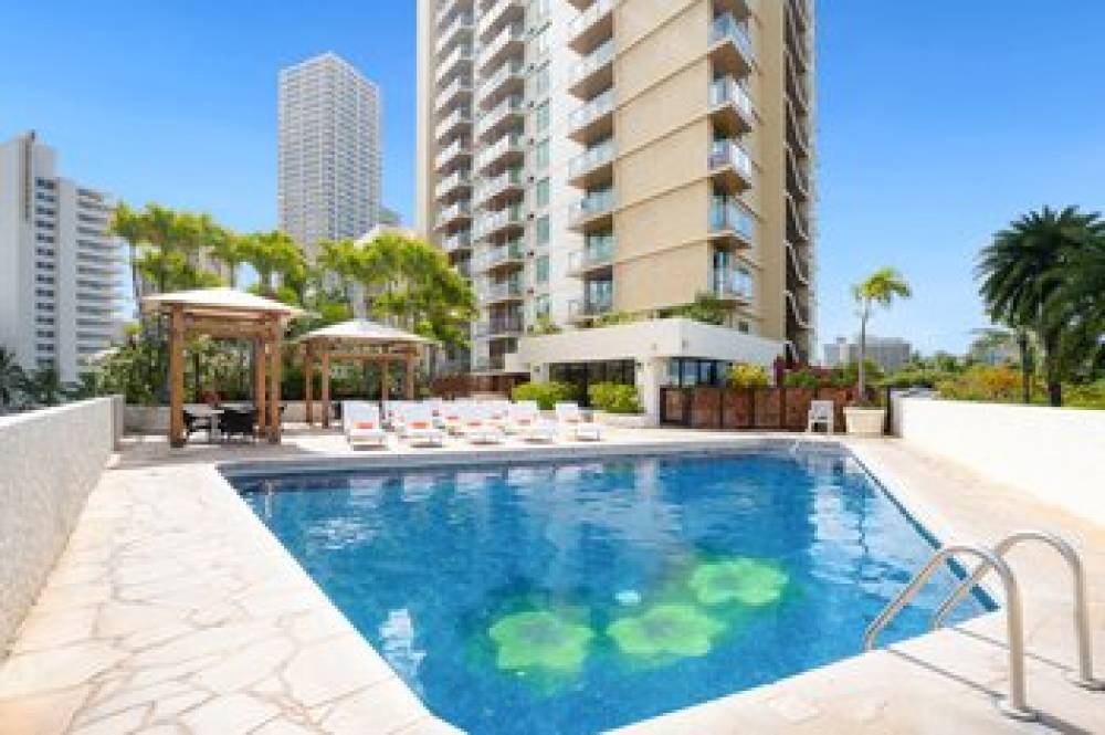 LUANA WAIKIKI HOTEL   SUITES 3