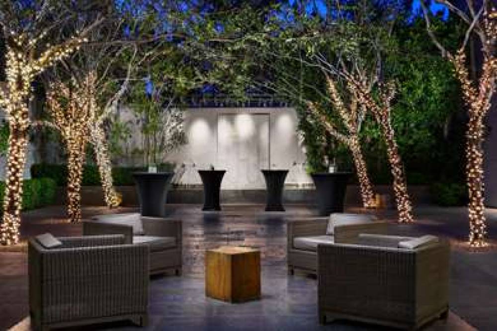 Luxe Sunset Boulevard Hotel 4