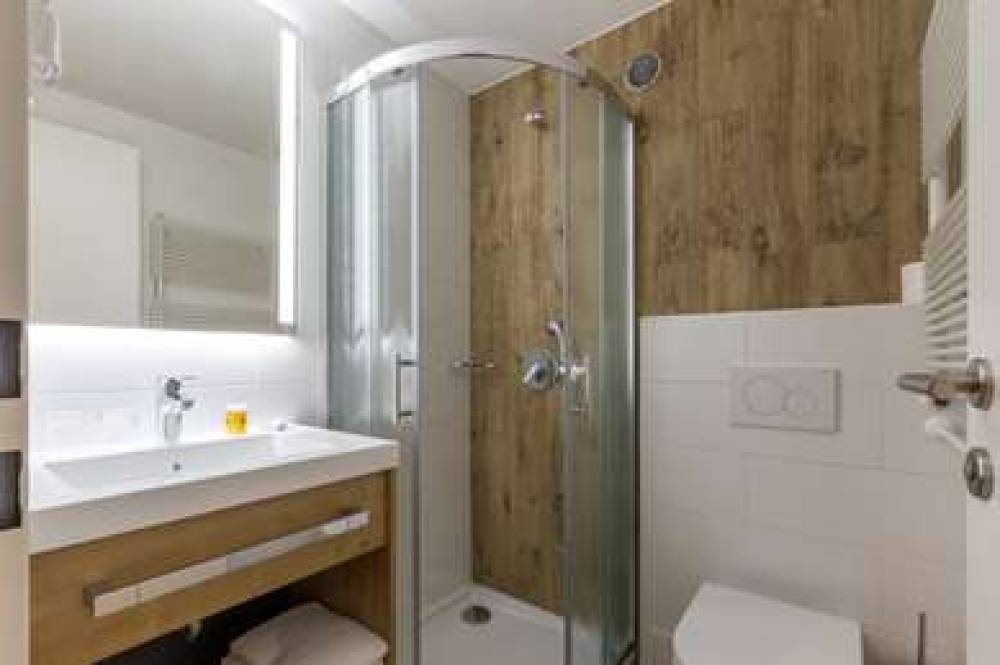 M HOTEL LJUBLJANA 8