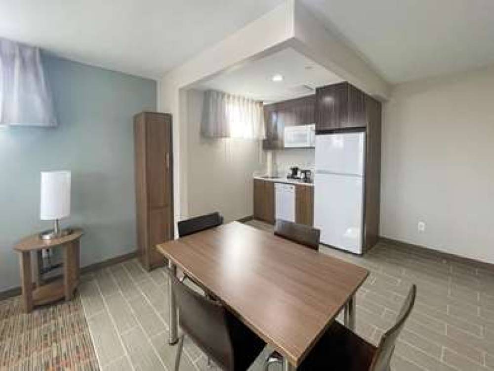 MAINSTAY SUITES BRONX 4