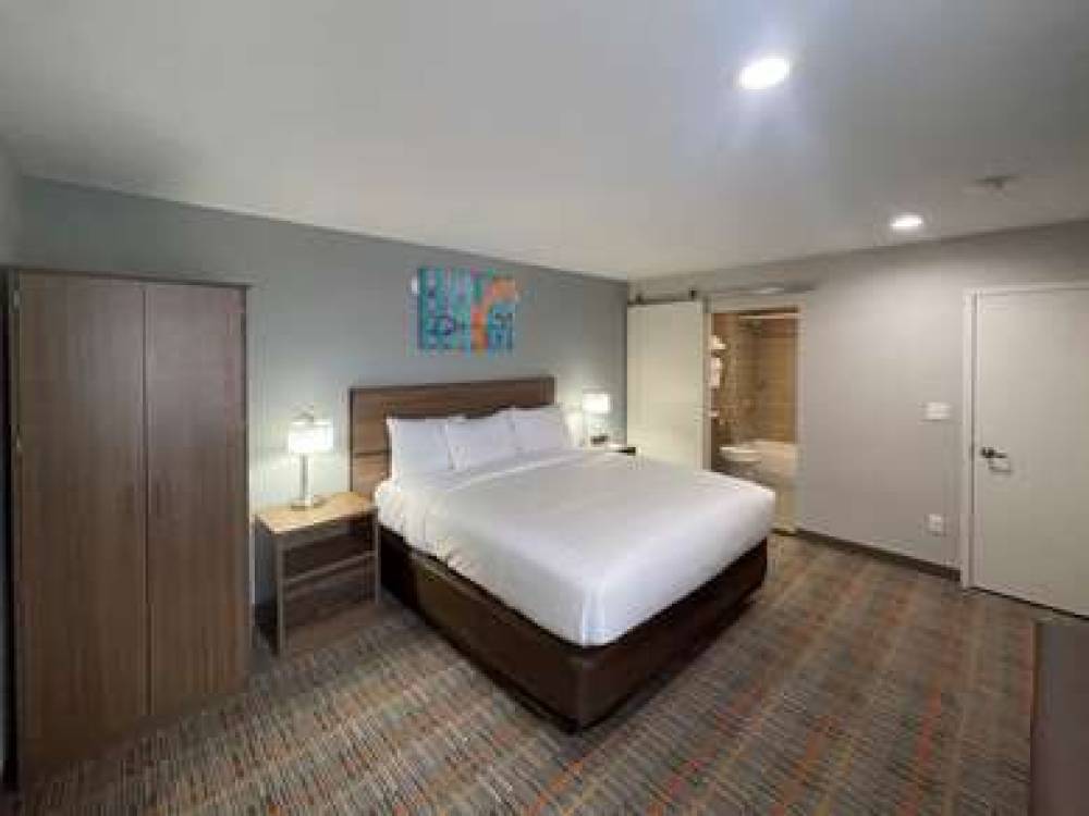 MAINSTAY SUITES BRONX 10