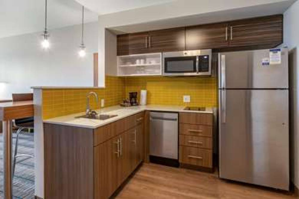 MAINSTAY SUITES CARLSBAD SOUTH 10