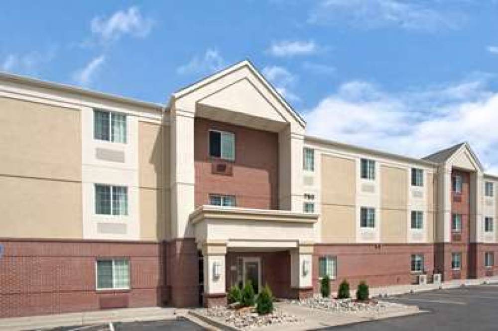 Mainstay Suites Omaha Old Mill