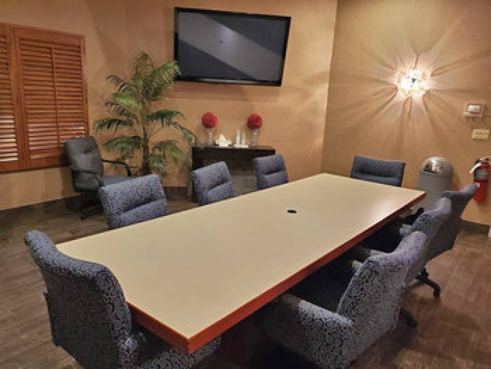 MARCO LAGUARDIA HOTEL SUITES 1