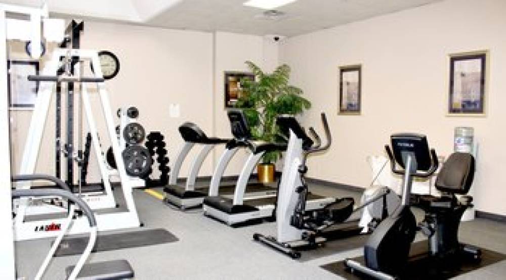 MARCO LAGUARDIA HOTEL SUITES 8