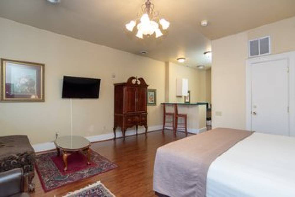 MARQUEEN HOTEL 6