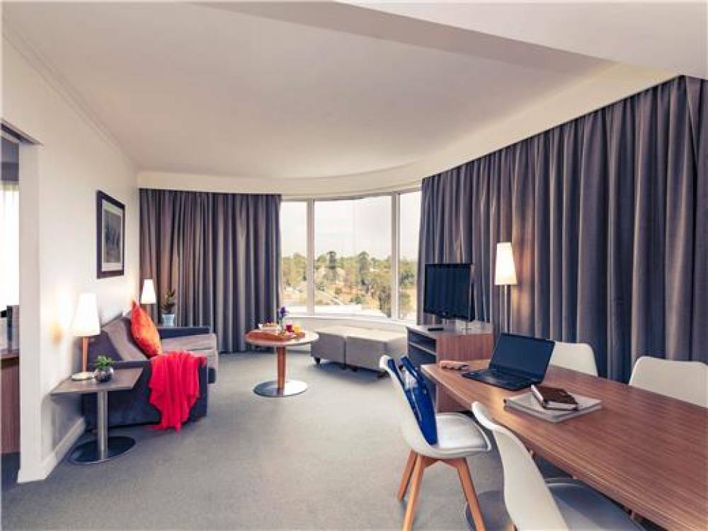 Mercure Sydney Parramatta 8