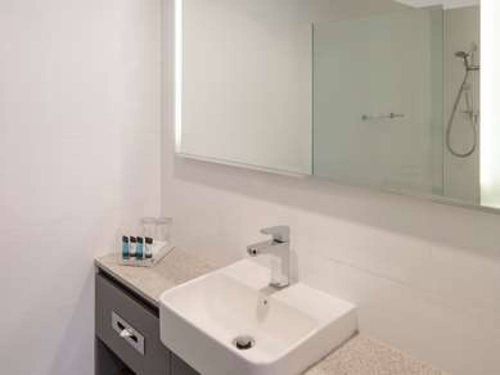 Mercure Sydney Wynyard 9