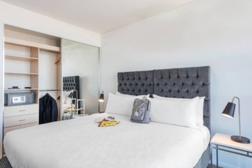 MERITON SUITES CAMPBELL STREET 4