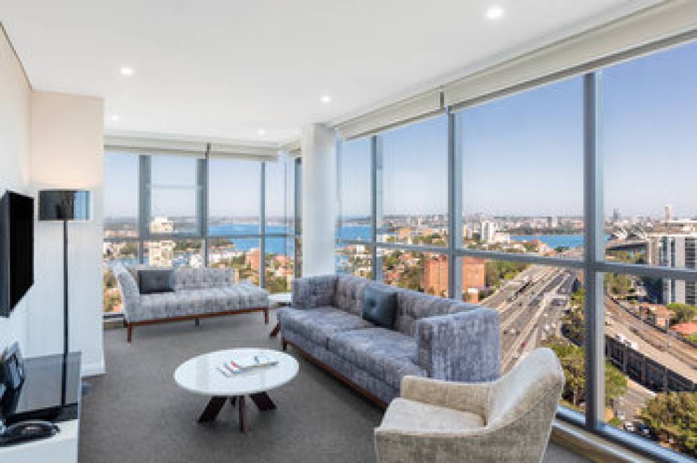 Meriton Suites North Sydney 9