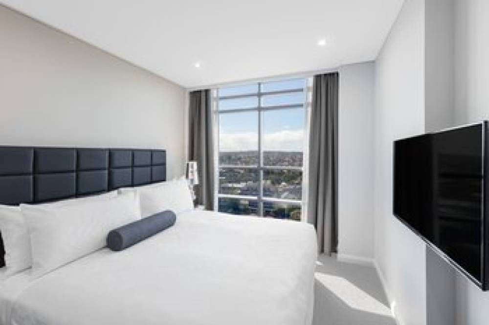 Meriton Suites North Sydney 8
