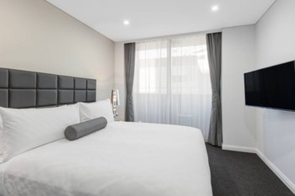 Meriton Suites North Sydney 4