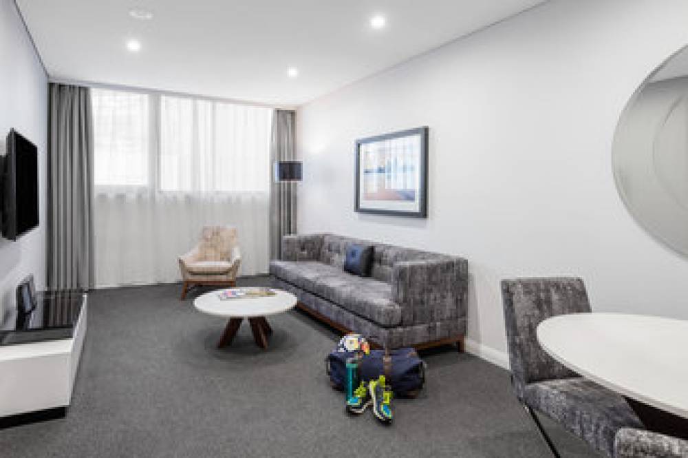 Meriton Suites North Sydney 5