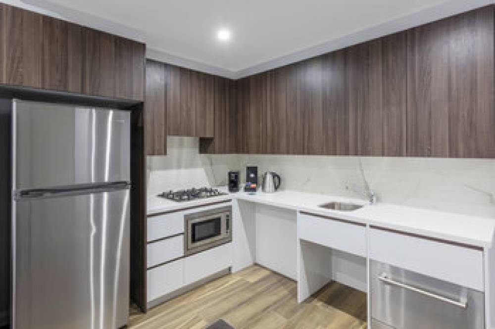 Meriton Suites North Sydney 3